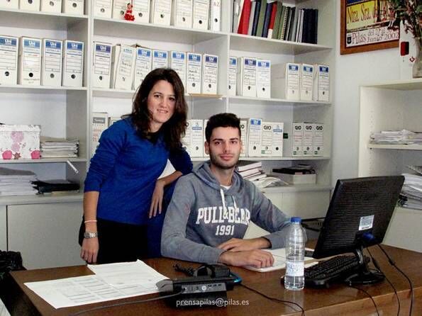 emplea_joven_pilas_victoria_jaime